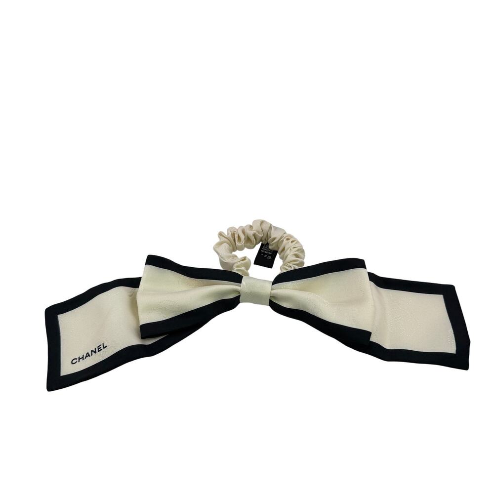 CHANEL Camellia Ribbon Scrunchie Hair Tie Clip 100% Silk Ivory Black White Co...